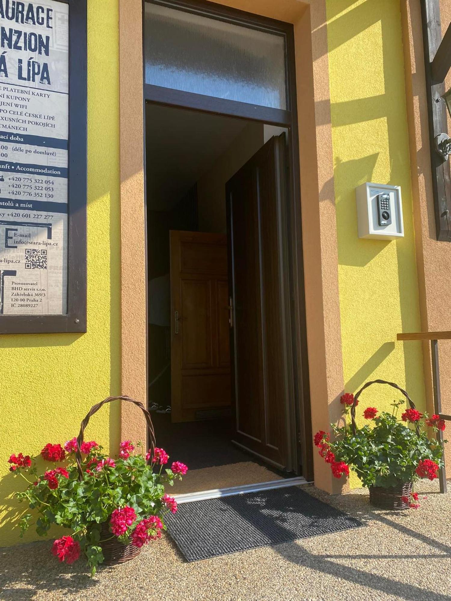 Отель Restaurace Stara Lipa Ческа-Липа Экстерьер фото