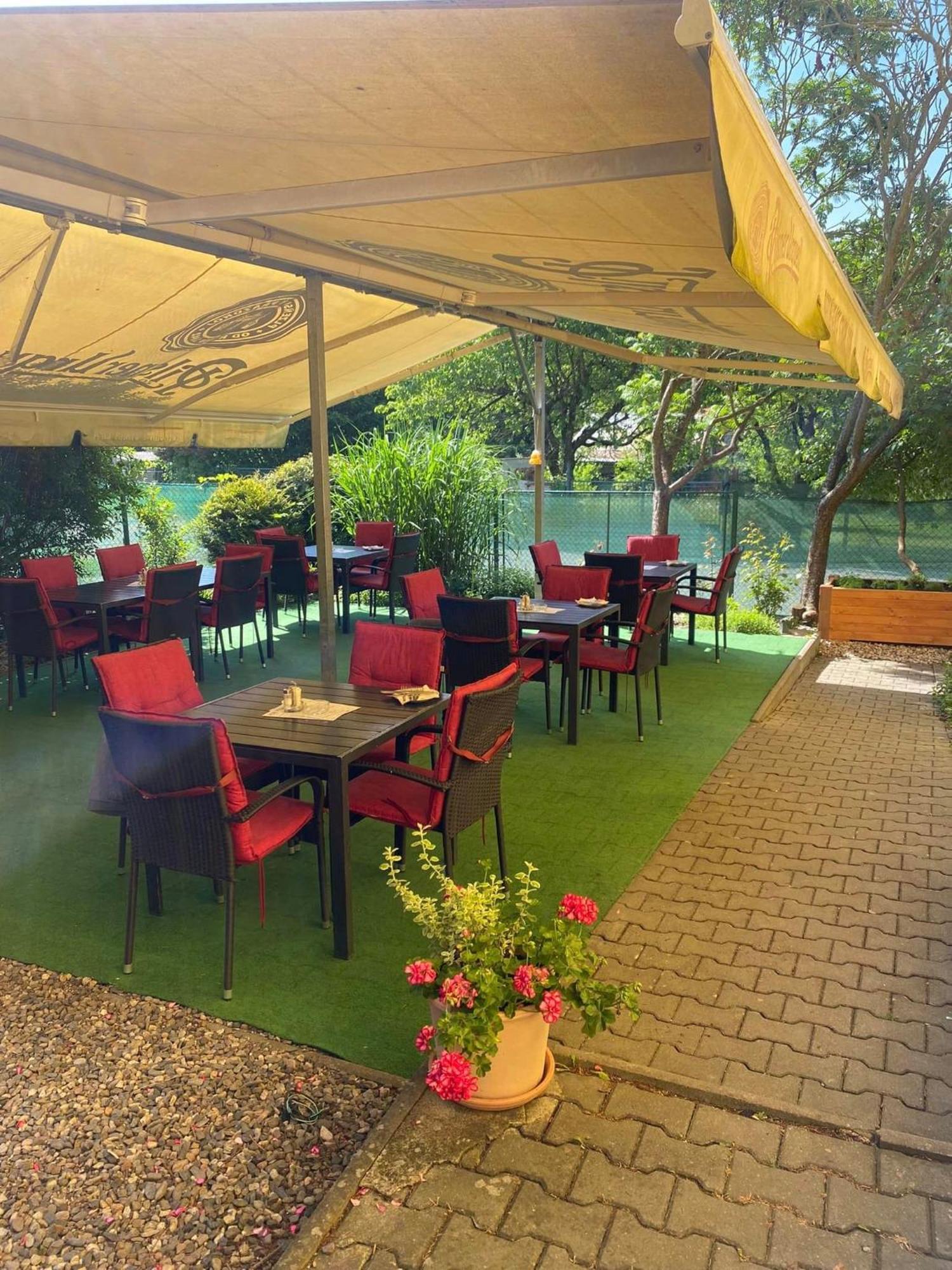 Отель Restaurace Stara Lipa Ческа-Липа Экстерьер фото