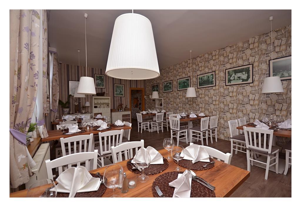 Отель Restaurace Stara Lipa Ческа-Липа Экстерьер фото
